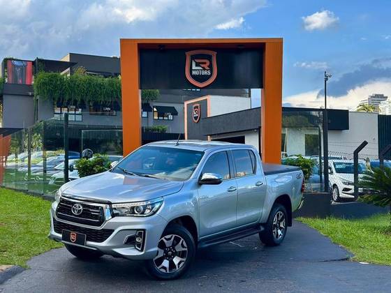 TOYOTA HILUX 2.8 SRX 4X4 CD 16V DIESEL 4P AUTOMÁTICO TOYOTA HILUX 2.8 SRX 4X4 CD 16V DIESEL 4P AUTOMÁTICO